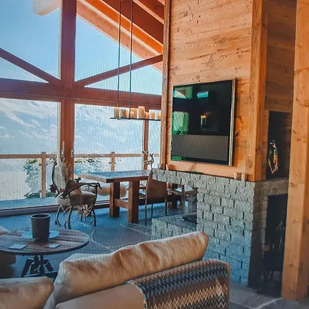 Rustic Chalet With Spectacular Views * نينداز